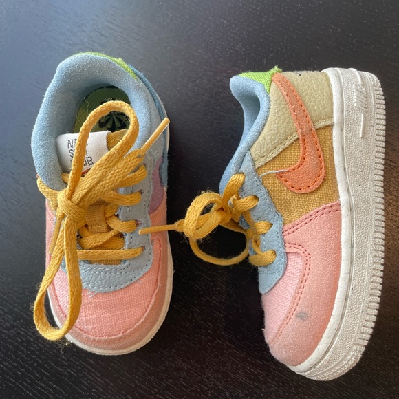 Nike Kids' Yellow and Blue Shoes - Picture 3 of 7